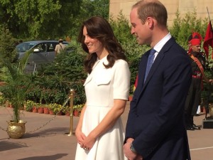 The Duke and Duchess of Cambridge at India Gate, a memorial to Indian service in the First World War, its foundation stone laid by the Duke of Connaught in 1921 Credit: @PARoyal